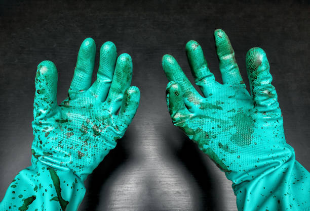 Gloves and the fingernail delamination problem